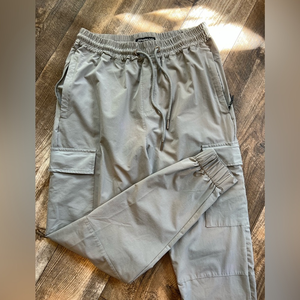 Aeropostale Cargo Joggers in Light Gray